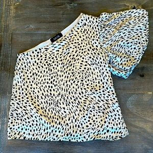 Fab’rik One Shoulder Animal Print Puff Sleeve Cream Black top Size S EUC Cheetah